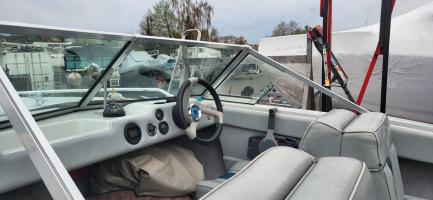 Glastron 5.5 CABIN CRUISER Occasion de 1985