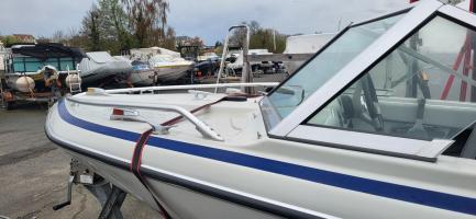 Glastron 5.5 CABIN CRUISER Occasion de 1985